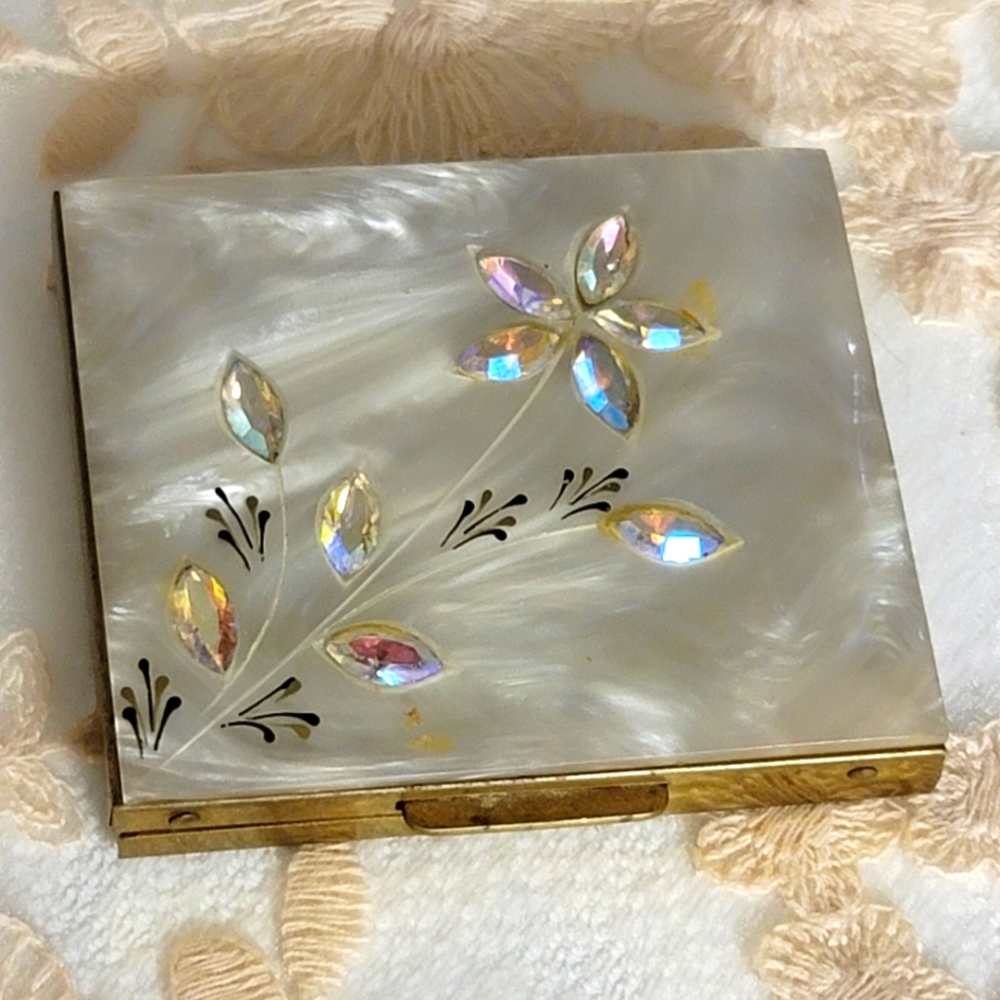 🌹Vintage Mother of Pearl & Crystal Compact
